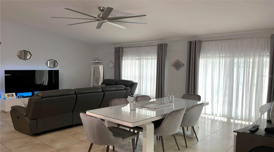 Spacious Dining / Family Room