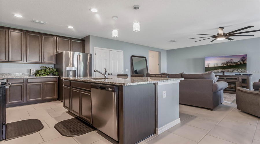 Kitchen Island &Amp; Family Room