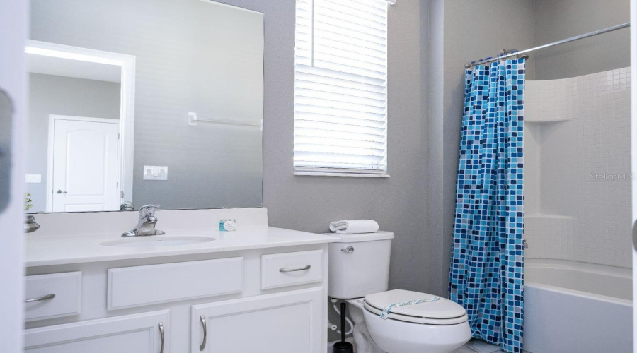 DAVENPORT, Florida 33837, 12 Bedrooms Bedrooms, ,11 BathroomsBathrooms,Residential,For Sale,OAKBOURNE,0,MFRO6207057
