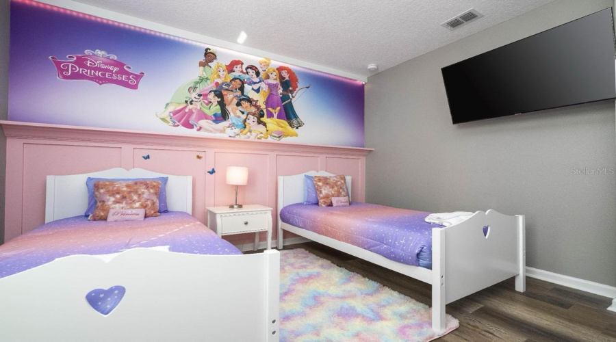 DAVENPORT, Florida 33837, 12 Bedrooms Bedrooms, ,11 BathroomsBathrooms,Residential,For Sale,OAKBOURNE,0,MFRO6207057