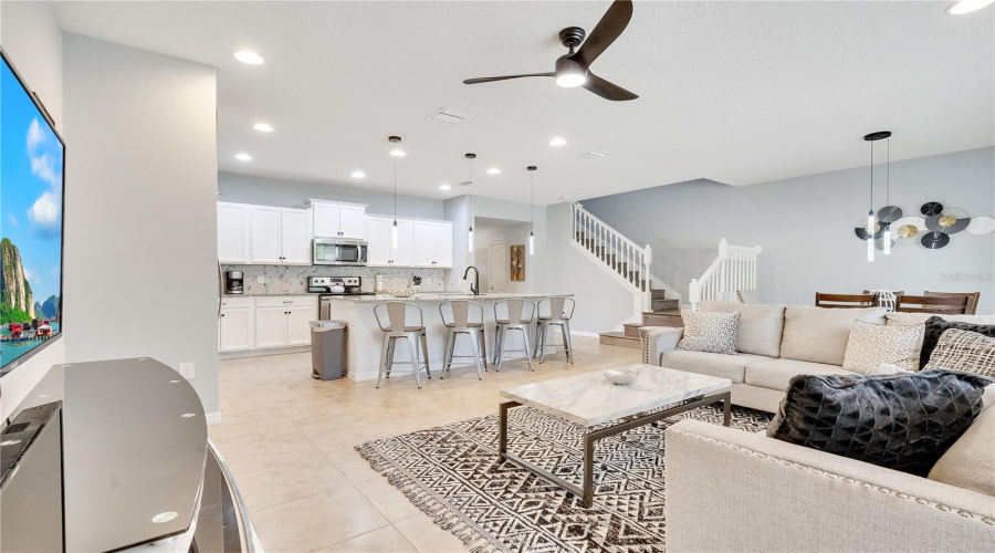 Kissimmee, Florida 34747, 5 Bedrooms Bedrooms, ,4 Bathroomsbathrooms,Residential,For Sale,Geneve,Mfro6209001