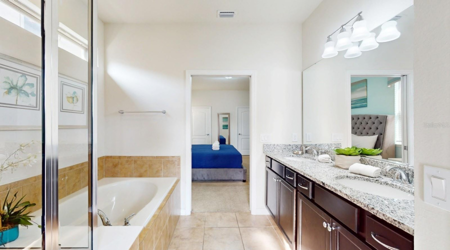 KISSIMMEE, Florida 34747, 8 Bedrooms Bedrooms, ,6 BathroomsBathrooms,Residential,For Sale,LIMA,0,MFRO6210246