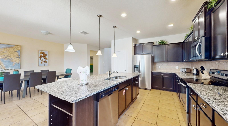 KISSIMMEE, Florida 34747, 8 Bedrooms Bedrooms, ,6 BathroomsBathrooms,Residential,For Sale,LIMA,0,MFRO6210246