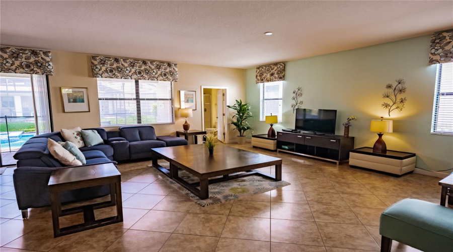 Davenport, Florida 33896, 6 Bedrooms Bedrooms, ,6 Bathroomsbathrooms,Residential,For Sale,Moon Valley,Mfrs5107395