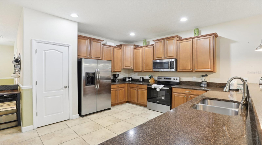 DAVENPORT, Florida 33896, 8 Bedrooms Bedrooms, ,5 BathroomsBathrooms,Residential,For Sale,WEXFORD,0,MFRO6209011