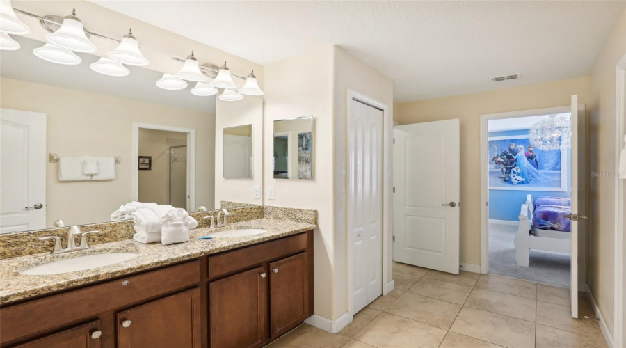 DAVENPORT, Florida 33896, 8 Bedrooms Bedrooms, ,5 BathroomsBathrooms,Residential,For Sale,WEXFORD,0,MFRO6209011