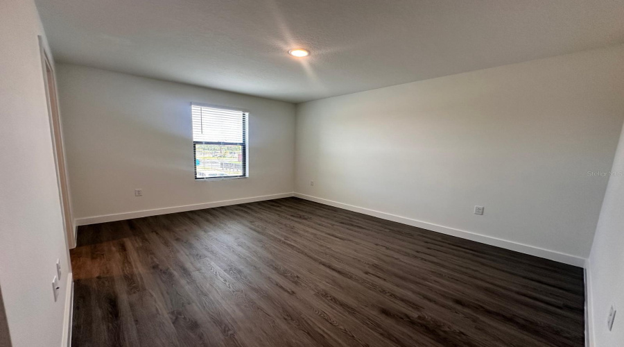 Bedroom 2 With Ensuite Bathroom (Upstairs)