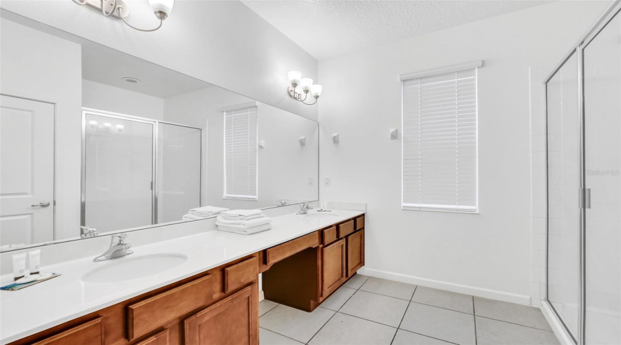 KISSIMMEE, Florida 34746, 6 Bedrooms Bedrooms, ,4 BathroomsBathrooms,Residential,For Sale,BALLO,0,MFRO6167870