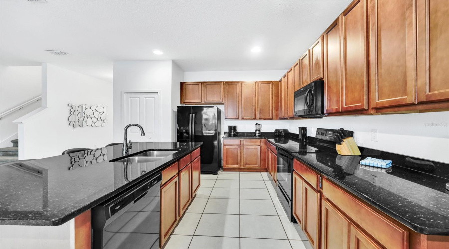 KISSIMMEE, Florida 34746, 6 Bedrooms Bedrooms, ,4 BathroomsBathrooms,Residential,For Sale,BALLO,0,MFRO6167870