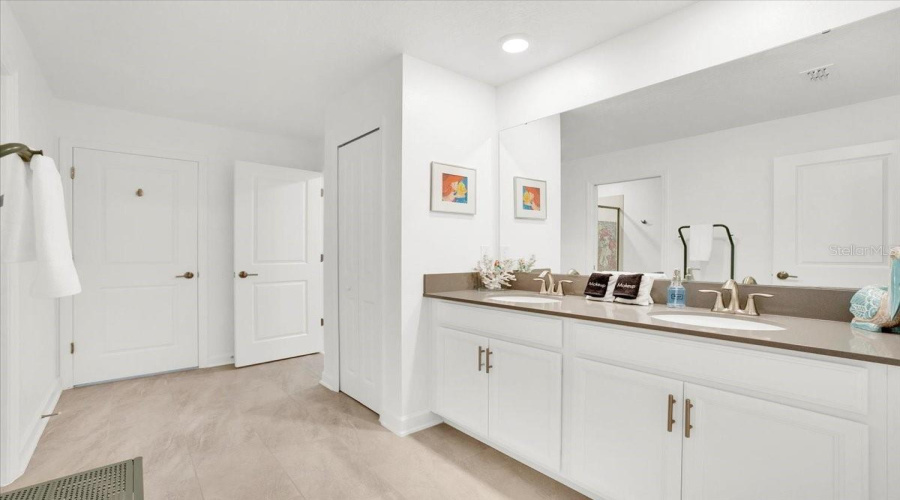 Kissimmee, Florida 34746, 8 Bedrooms Bedrooms, ,5 Bathroomsbathrooms,Residential,For Sale,Paragraph,Mfrg5083655