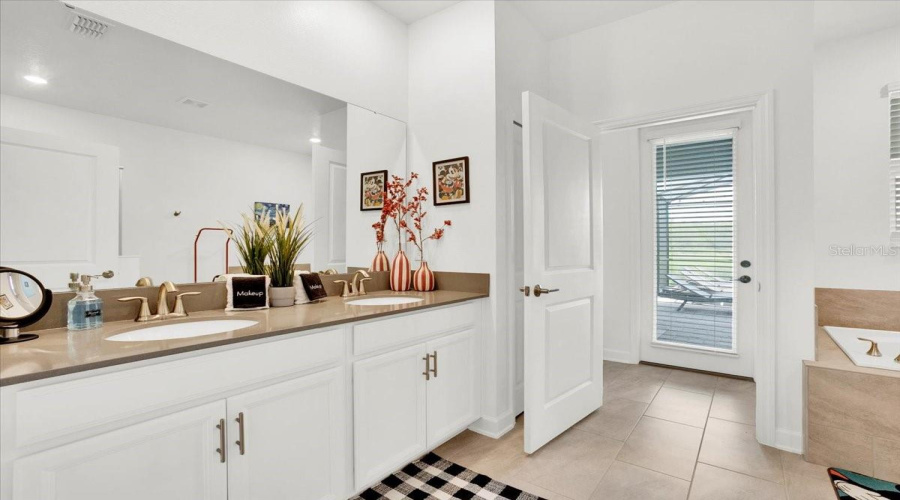 Kissimmee, Florida 34746, 8 Bedrooms Bedrooms, ,5 Bathroomsbathrooms,Residential,For Sale,Paragraph,Mfrg5083655