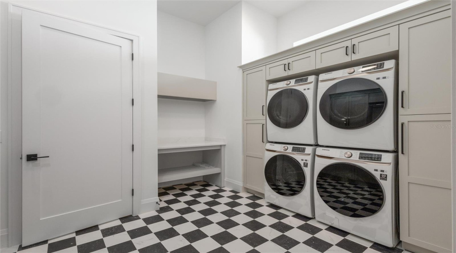 Laundry Room On 1St Floor- With 2 Washers And 2 Dryers