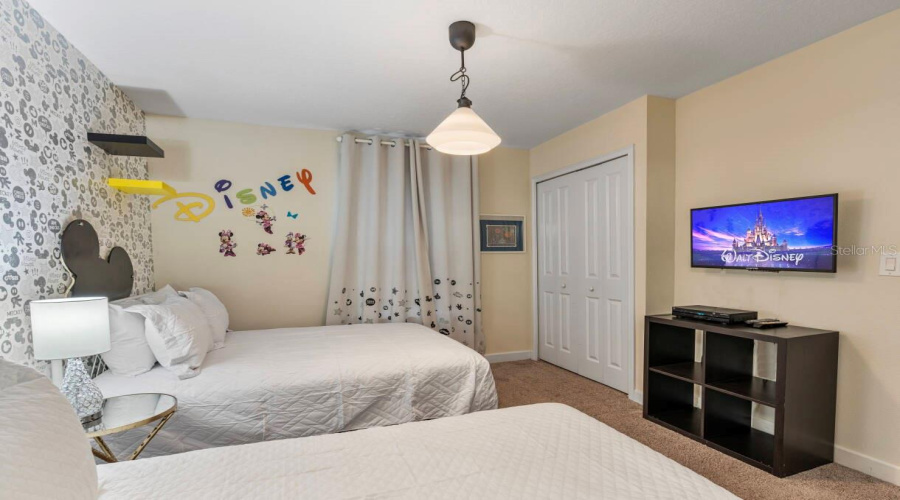 Davenport, Florida 33896, 6 Bedrooms Bedrooms, ,6 Bathroomsbathrooms,Residential,For Sale,Stinger,Mfro6219187