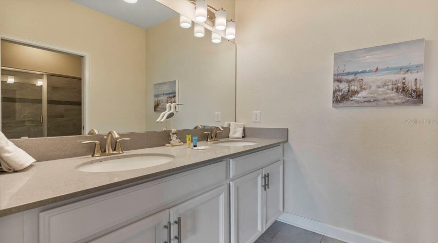 Davenport, Florida 33896, 6 Bedrooms Bedrooms, ,6 Bathroomsbathrooms,Residential,For Sale,Stinger,Mfro6219187