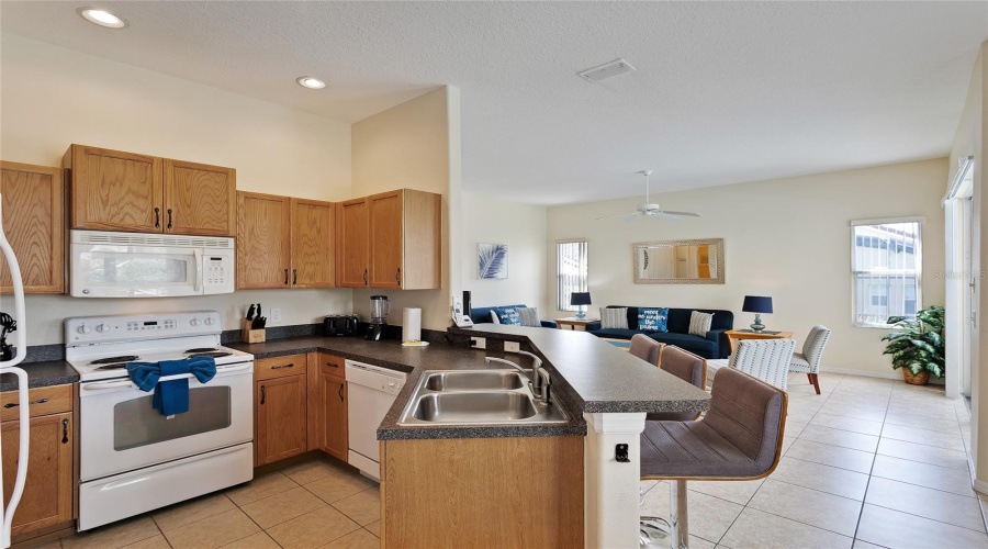 Davenport, Florida 33897, 5 Bedrooms Bedrooms, ,3 Bathroomsbathrooms,Residential,For Sale,Brunello,Mfrs5108247