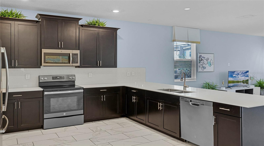 Kissimmee, Florida 34746, 9 Bedrooms Bedrooms, ,5 Bathroomsbathrooms,Residential,For Sale,Target Blvd,Mfro6223640