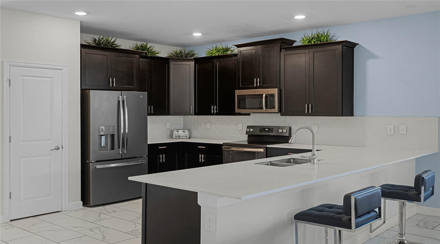 Kissimmee, Florida 34746, 9 Bedrooms Bedrooms, ,5 Bathroomsbathrooms,Residential,For Sale,Target Blvd,Mfro6223640