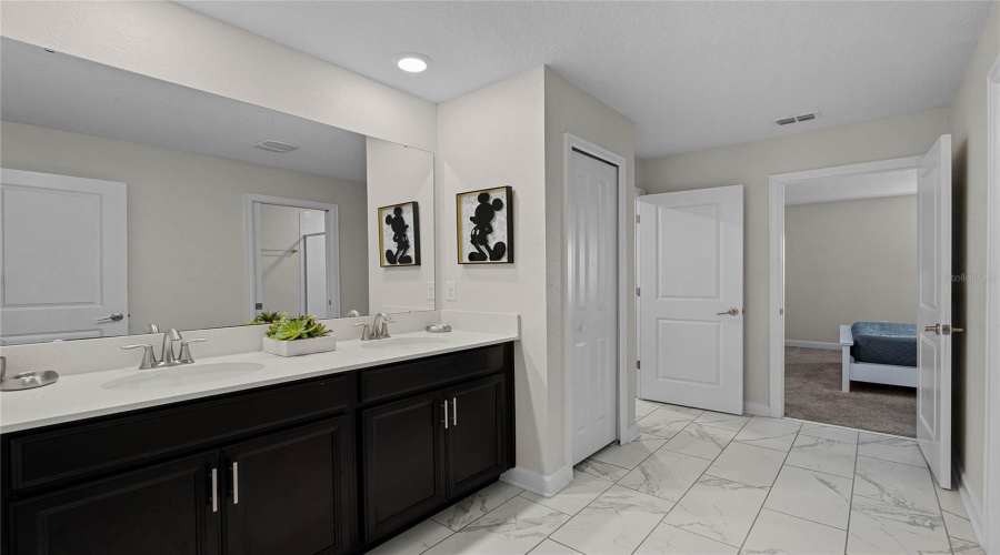Kissimmee, Florida 34746, 9 Bedrooms Bedrooms, ,5 Bathroomsbathrooms,Residential,For Sale,Target Blvd,Mfro6223640