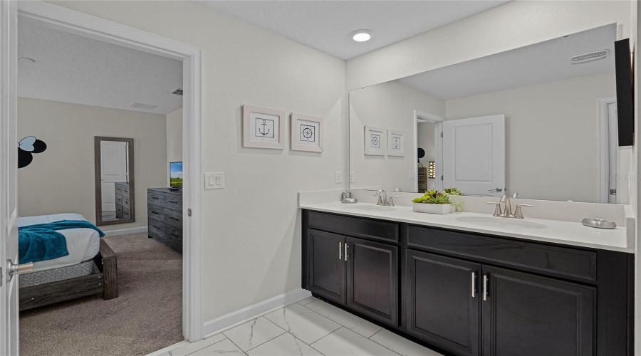 Kissimmee, Florida 34746, 9 Bedrooms Bedrooms, ,5 Bathroomsbathrooms,Residential,For Sale,Target Blvd,Mfro6223640