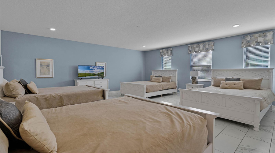 Kissimmee, Florida 34746, 9 Bedrooms Bedrooms, ,5 Bathroomsbathrooms,Residential,For Sale,Target Blvd,Mfro6223640
