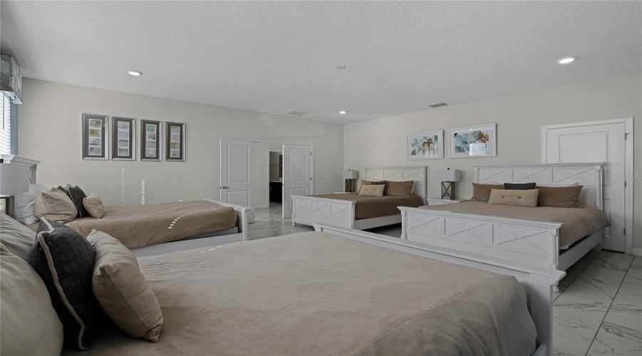 Kissimmee, Florida 34746, 9 Bedrooms Bedrooms, ,5 Bathroomsbathrooms,Residential,For Sale,Target Blvd,Mfro6223640