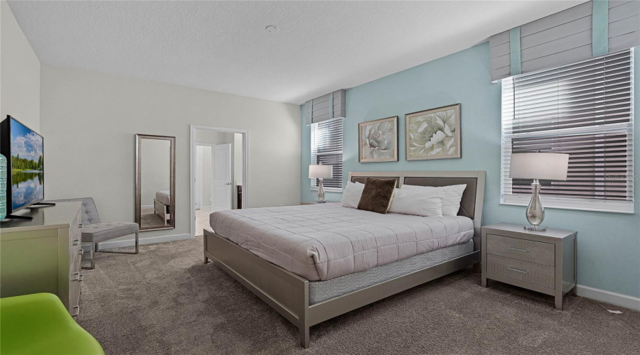 Kissimmee, Florida 34746, 9 Bedrooms Bedrooms, ,5 Bathroomsbathrooms,Residential,For Sale,Target Blvd,Mfro6223640