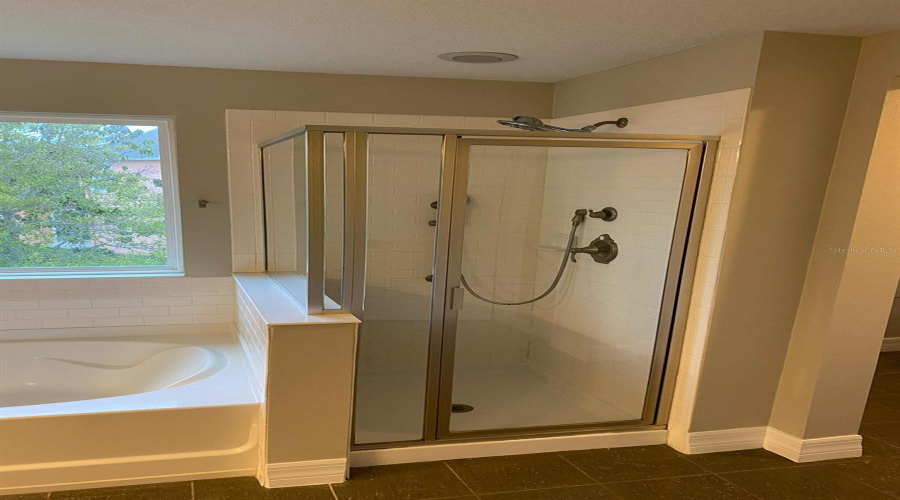 Orlando, Florida 32836, 5 Bedrooms Bedrooms, ,3 Bathroomsbathrooms,Residential,For Sale,Chateaubriand,Mfrs5108829