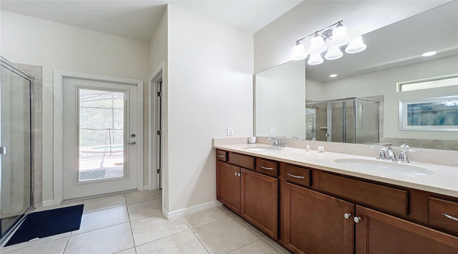 Kissimmee, Florida 34747, 9 Bedrooms Bedrooms, ,6 Bathroomsbathrooms,Residential,For Sale,Bengal Ct,Mfro6225436