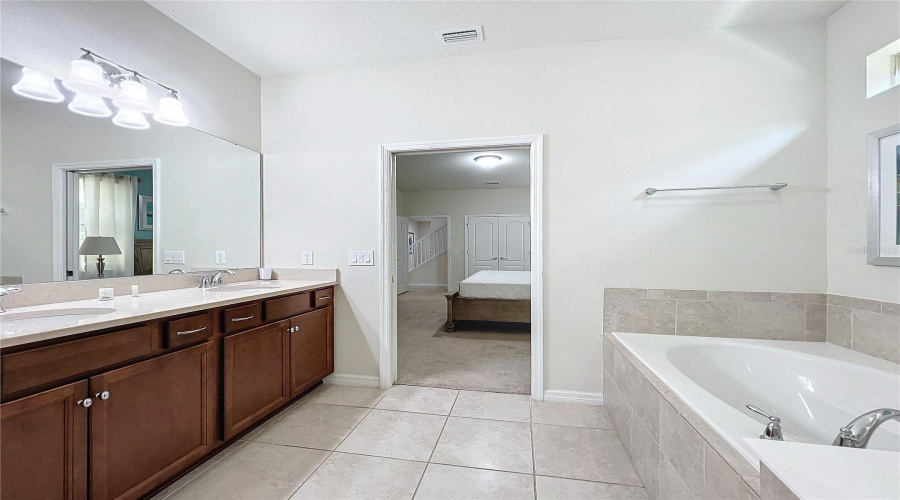 Kissimmee, Florida 34747, 9 Bedrooms Bedrooms, ,6 Bathroomsbathrooms,Residential,For Sale,Bengal Ct,Mfro6225436