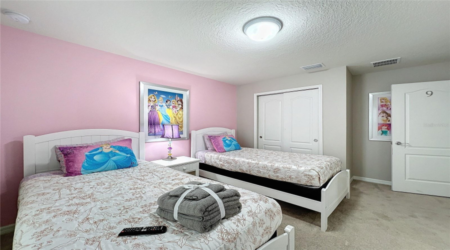Kissimmee, Florida 34747, 9 Bedrooms Bedrooms, ,6 Bathroomsbathrooms,Residential,For Sale,Bengal Ct,Mfro6225436