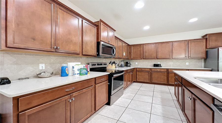 Kissimmee, Florida 34747, 9 Bedrooms Bedrooms, ,6 Bathroomsbathrooms,Residential,For Sale,Bengal Ct,Mfro6225436