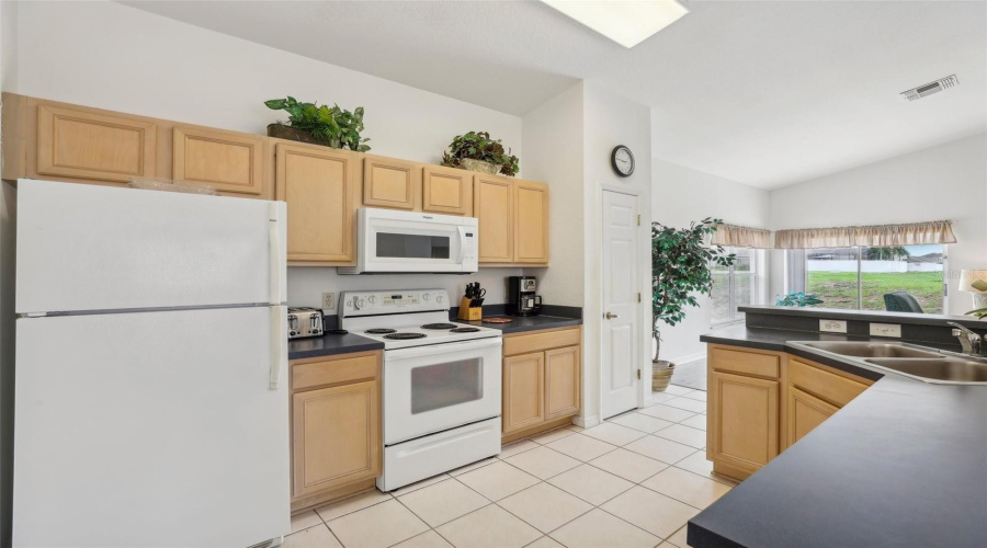 Davenport, Florida 33896, 4 Bedrooms Bedrooms, ,3 Bathroomsbathrooms,Residential,For Sale,Windsor,Mfro6227086