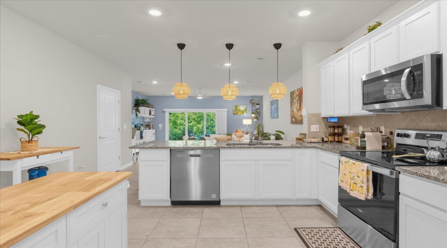 Kissimmee, Florida 34746, 3 Bedrooms Bedrooms, ,2 Bathroomsbathrooms,Residential,For Sale,Sparkling Shell,Mfrs5108566