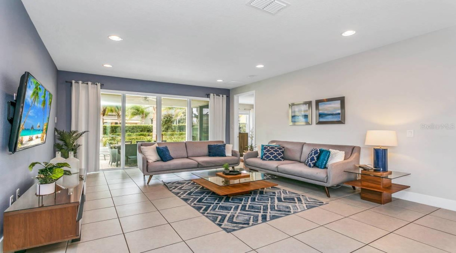 Kissimmee, Florida 34747, 6 Bedrooms Bedrooms, ,6 Bathroomsbathrooms,Residential,For Sale,Pendant,Mfrs5109134