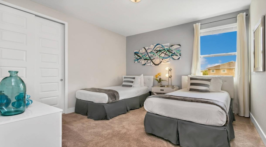 Kissimmee, Florida 34747, 6 Bedrooms Bedrooms, ,6 Bathroomsbathrooms,Residential,For Sale,Pendant,Mfrs5109134
