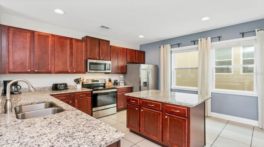 Kissimmee, Florida 34747, 6 Bedrooms Bedrooms, ,6 Bathroomsbathrooms,Residential,For Sale,Pendant,Mfrs5109134