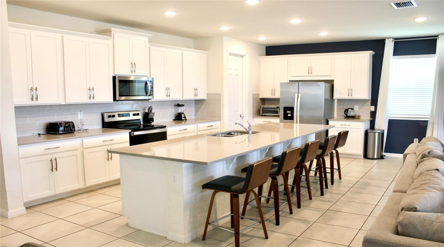 KISSIMMEE, Florida 34747, 9 Bedrooms Bedrooms, ,6 BathroomsBathrooms,Residential,For Sale,CARIBBEAN VIEW,0,MFRO6229023