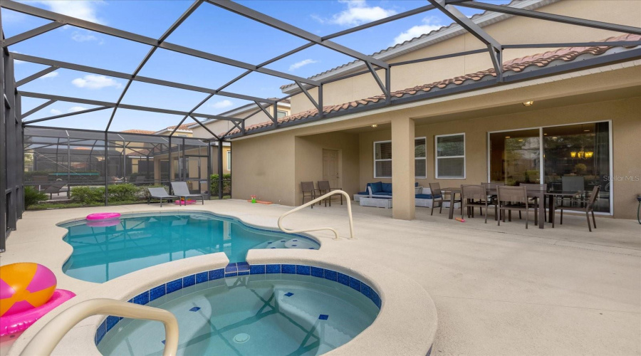Private Pool (Covered)