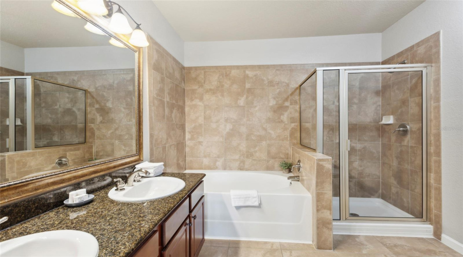 Davenport, Florida 33897, 4 Bedrooms Bedrooms, ,3 Bathroomsbathrooms,Residential,For Sale,Charo,Mfro6230423