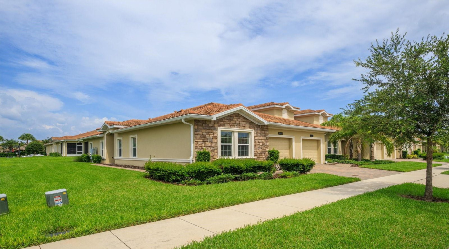 Champions Gate, Florida 33896, 2 Bedrooms Bedrooms, ,2 Bathroomsbathrooms,Residential,For Sale,Quaker Ridge,Mfro6231333