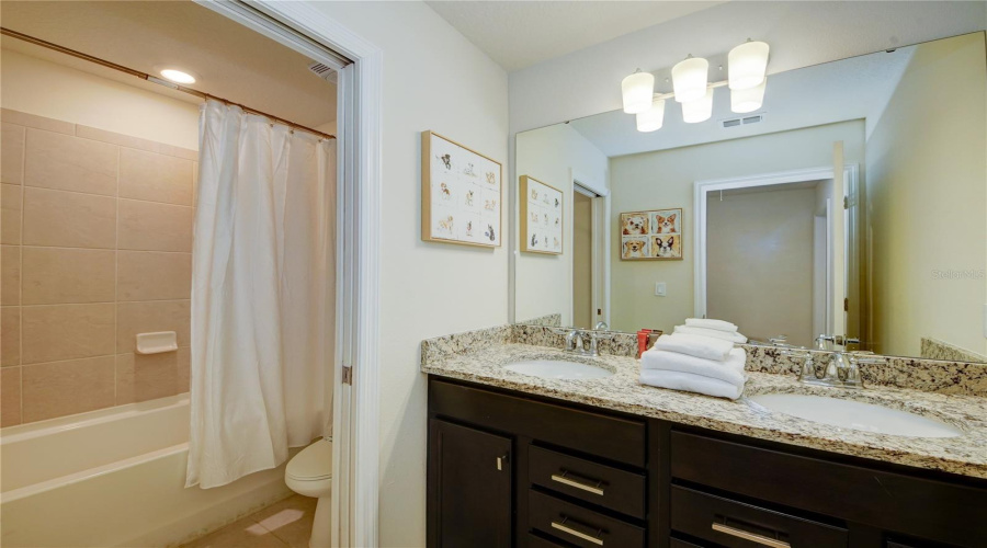 Davenport, Florida 33897, 6 Bedrooms Bedrooms, ,4 Bathroomsbathrooms,Residential,For Sale,Lana,Mfro6227570