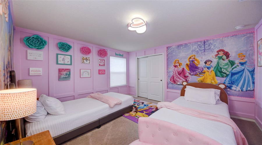 Davenport, Florida 33897, 6 Bedrooms Bedrooms, ,4 Bathroomsbathrooms,Residential,For Sale,Lana,Mfro6227570