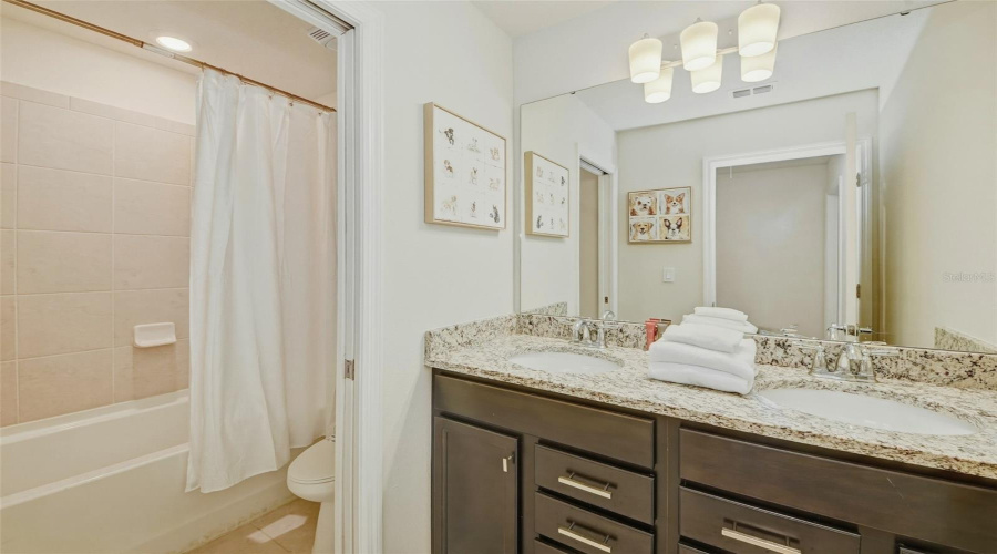 DAVENPORT, Florida 33897, 6 Bedrooms Bedrooms, ,4 BathroomsBathrooms,Residential,For Sale,LANA,0,MFRO6227570