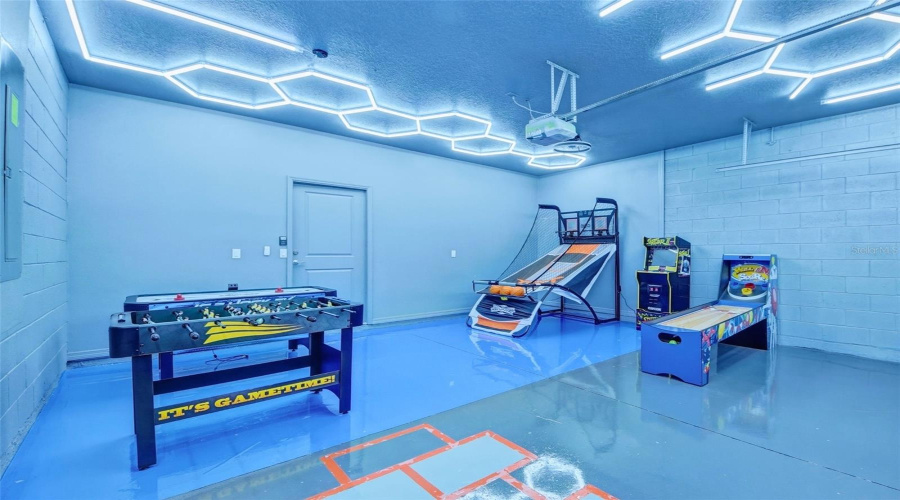 DAVENPORT, Florida 33897, 6 Bedrooms Bedrooms, ,4 BathroomsBathrooms,Residential,For Sale,LANA,0,MFRO6227570