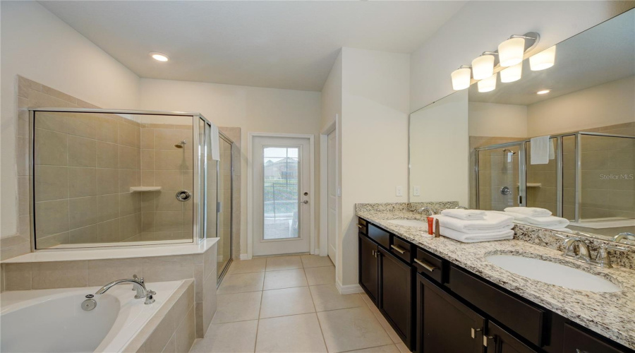 Davenport, Florida 33897, 6 Bedrooms Bedrooms, ,4 Bathroomsbathrooms,Residential,For Sale,Lana,Mfro6227570