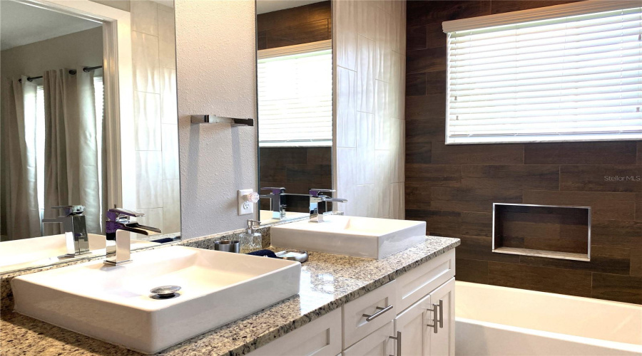 Kissimmee, Florida 34747, 3 Bedrooms Bedrooms, ,3 Bathroomsbathrooms,Residential,For Sale,Sunville,Mfro6231460