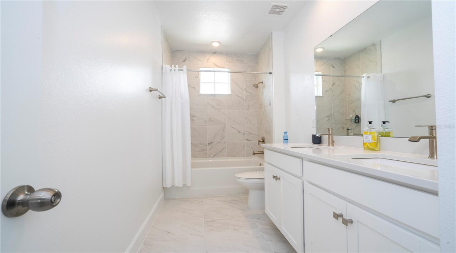 KISSIMMEE, Florida 34747, 4 Bedrooms Bedrooms, ,3 BathroomsBathrooms,Residential,For Sale,BARRIER COVE,0,MFRO6231577
