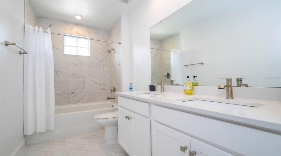 KISSIMMEE, Florida 34747, 4 Bedrooms Bedrooms, ,3 BathroomsBathrooms,Residential,For Sale,BARRIER COVE,0,MFRO6231577