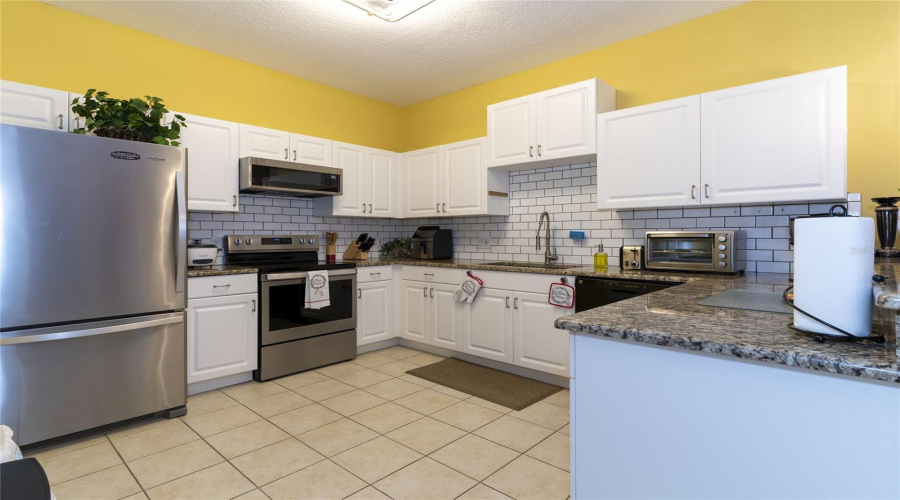 Kissimmee, Florida 34747, 2 Bedrooms Bedrooms, ,2 Bathroomsbathrooms,Residential,For Sale,Sun Lake,Mfrs5109597