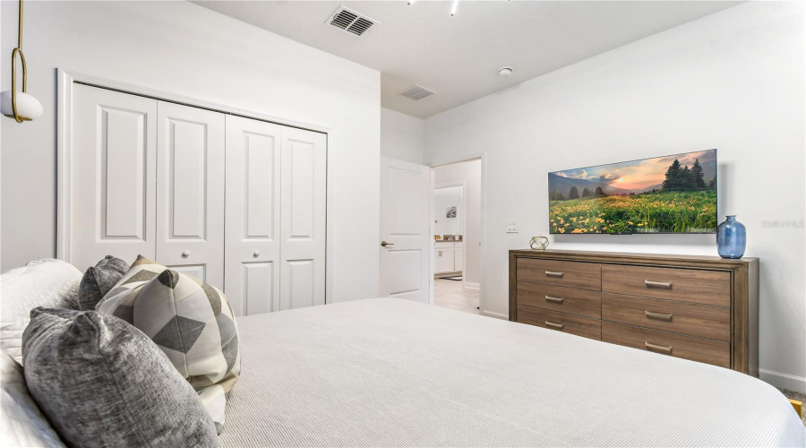 Davenport, Florida 33896, 5 Bedrooms Bedrooms, ,4 Bathroomsbathrooms,Residential,For Sale,Kingsbarn,Mfro6231896